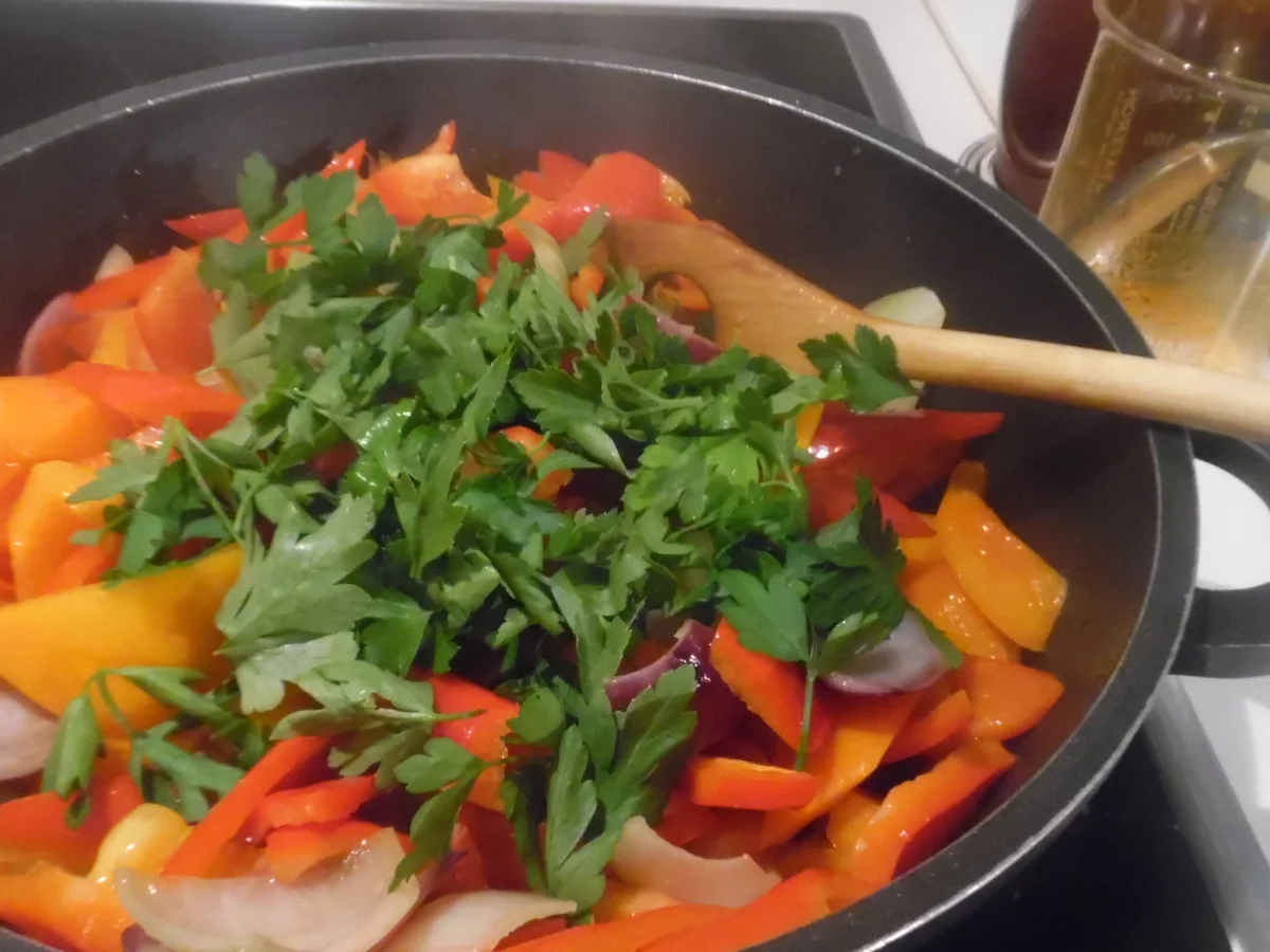 Lammkeule in Honig-Knoblauchsoße mit Paprika-Gemüse - Rezept - Bild Nr. 2124