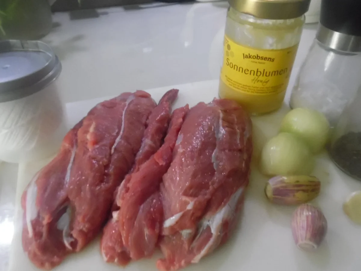 Lammkeule in Honig-Knoblauchsoße mit Paprika-Gemüse - Rezept - Bild Nr. 2129