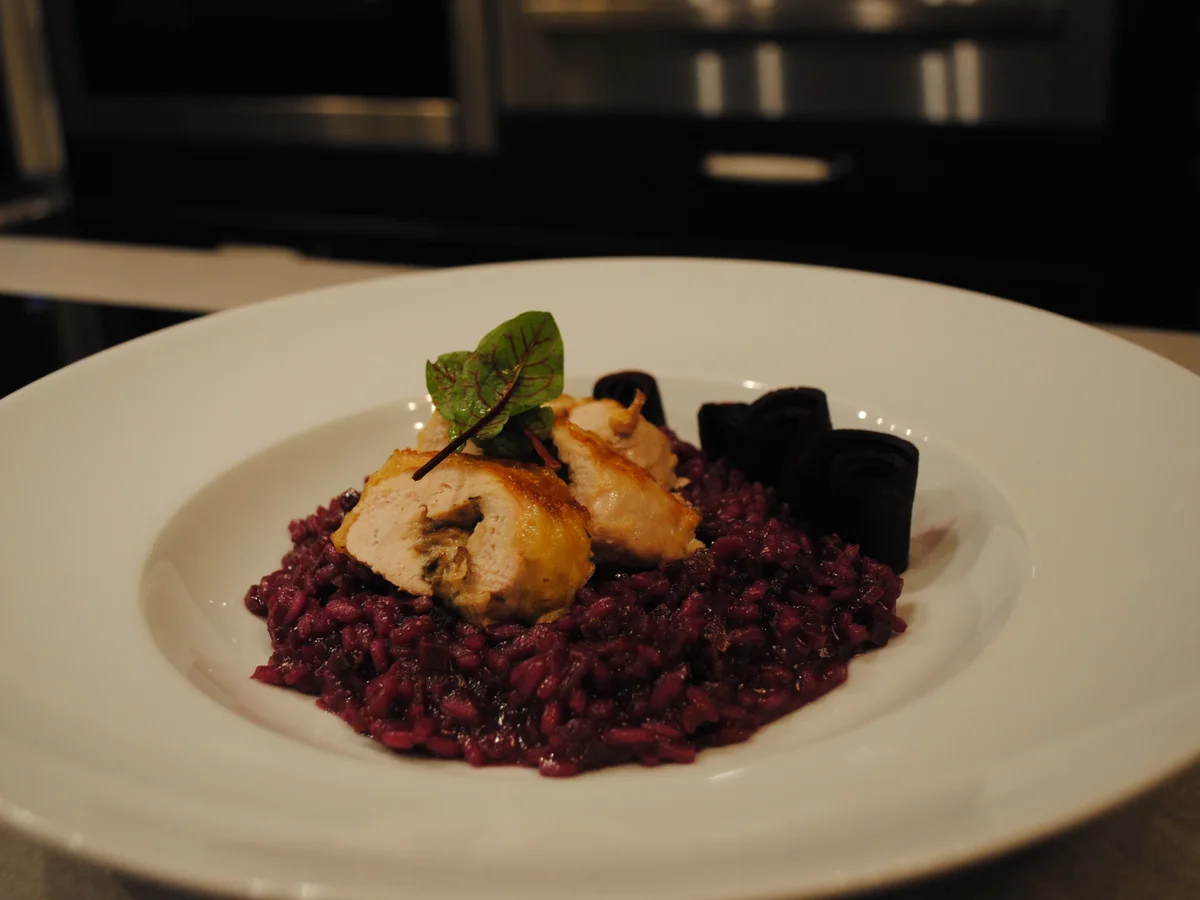 Perlhuhnroulade und lila Risotto - Rezept - Bild Nr. 2111