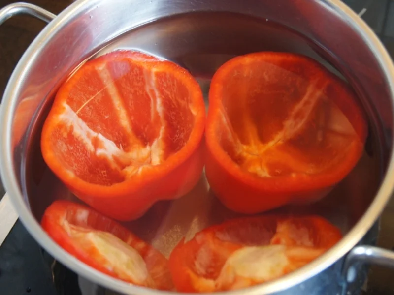 Gebackene Paprikaschote mit Gemüse und Ei - Rezept - Bild Nr. 2156