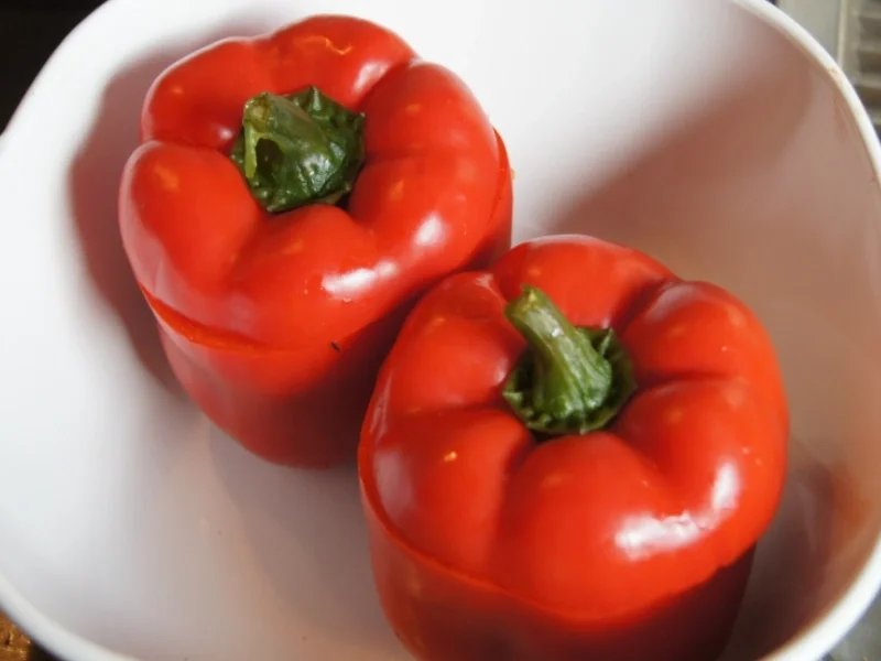 Gebackene Paprikaschote mit Gemüse und Ei - Rezept - Bild Nr. 2175