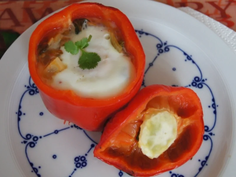 Gebackene Paprikaschote mit Gemüse und Ei - Rezept - Bild Nr. 2177
