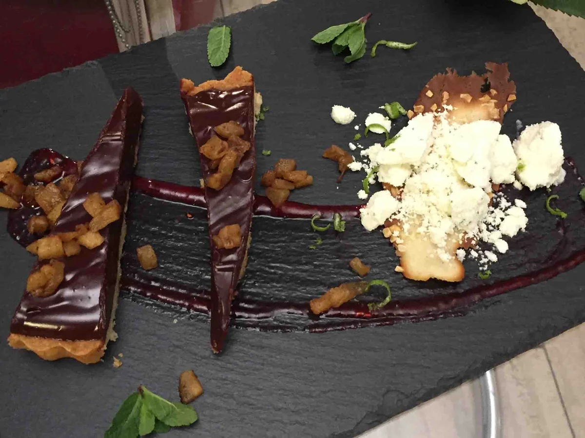 Tarte: Schoko-Birnen-Tarte mit Minze-Frischkäse-Eis - Rezept - Bild Nr. 2167