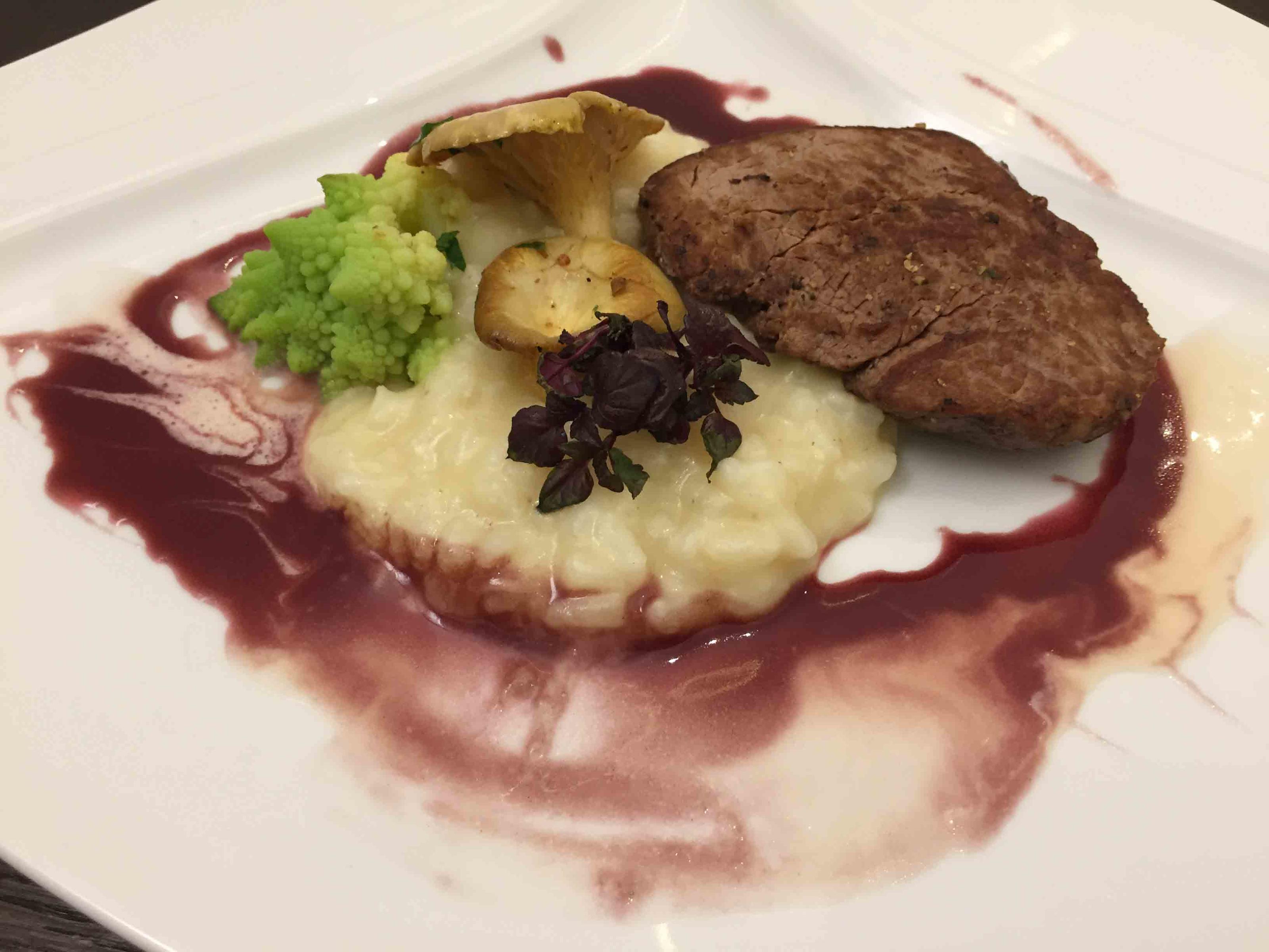 Überbratene Rinderfiletscheiben in Rotwein mit handgerührtem Risotto -
Rezept By Das perfekte Dinner