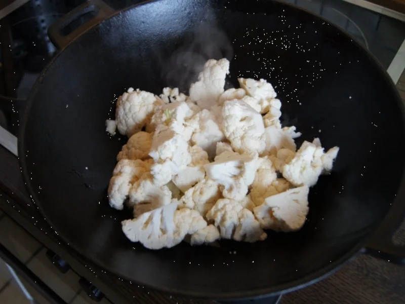 Rezept: Curry-Blumenkohl-Pellkartoffel-Wok Bild Nr. 2172 Curry-Blumenkohl-Pellkartoffel-Wok - Rezept - Bild Nr. 2172