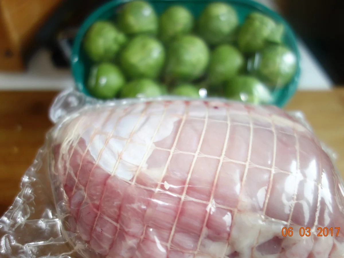 Putenrollbraten mit Kohlsprossen; - Rezept - Bild Nr. 2168