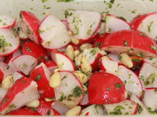 Radieschen-Kräuter-Salat mit Pinienkernen (vegan) - Rezept - Bild Nr. 2167