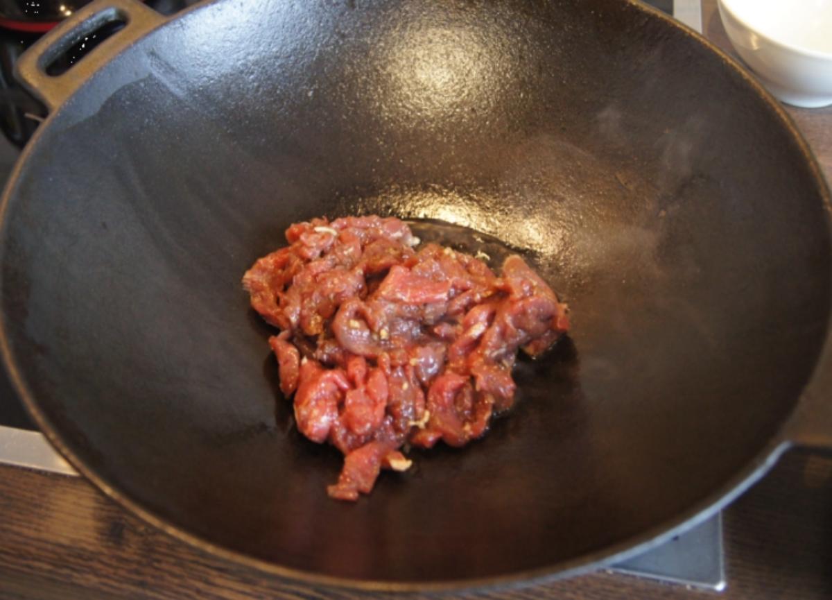 Rinderfilet-Wok mit grüner Paprika und Naturreis - Rezept - Bild Nr. 2171