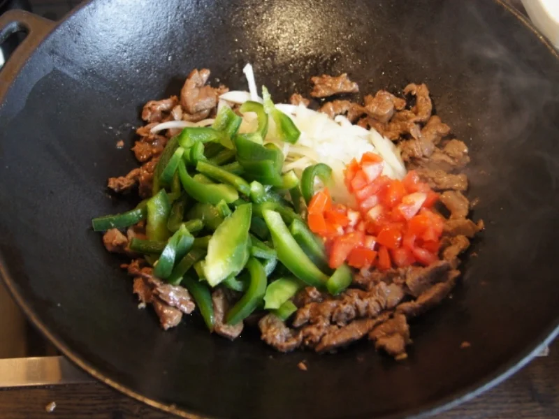 Rezept: Rinderfilet-Wok mit grüner Paprika und Naturreis Bild Nr. 2174 Rinderfilet-Wok mit grüner Paprika und Naturreis - Rezept - Bild Nr. 2174