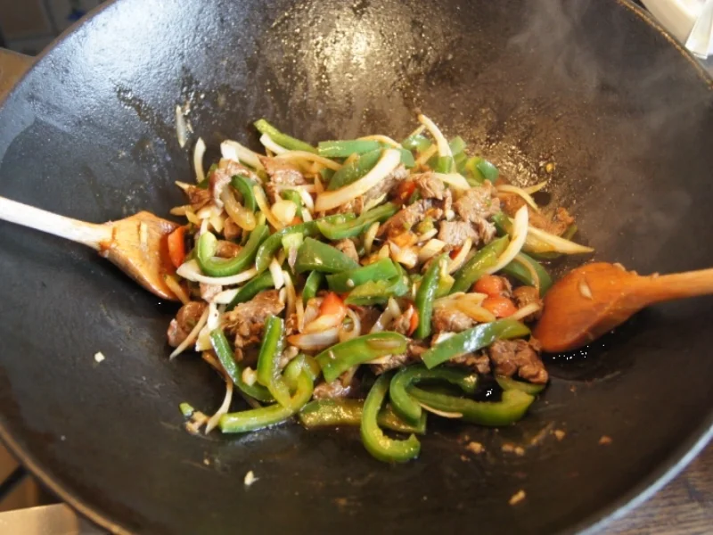 Rezept: Rinderfilet-Wok mit grüner Paprika und Naturreis Bild Nr. 2176 Rinderfilet-Wok mit grüner Paprika und Naturreis - Rezept - Bild Nr. 2176