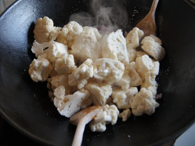 Rezept: Rotes Blumenkohl-Curry im Wok Bild Nr. 2172 Rotes Blumenkohl-Curry im Wok - Rezept - Bild Nr. 2172