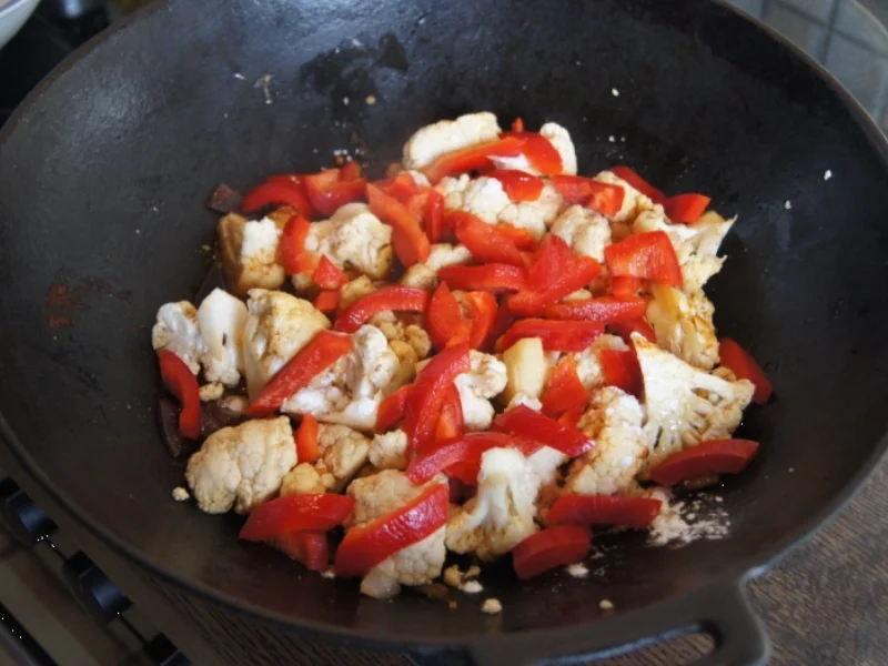 Rezept: Rotes Blumenkohl-Curry im Wok Bild Nr. 2174 Rotes Blumenkohl-Curry im Wok - Rezept - Bild Nr. 2174