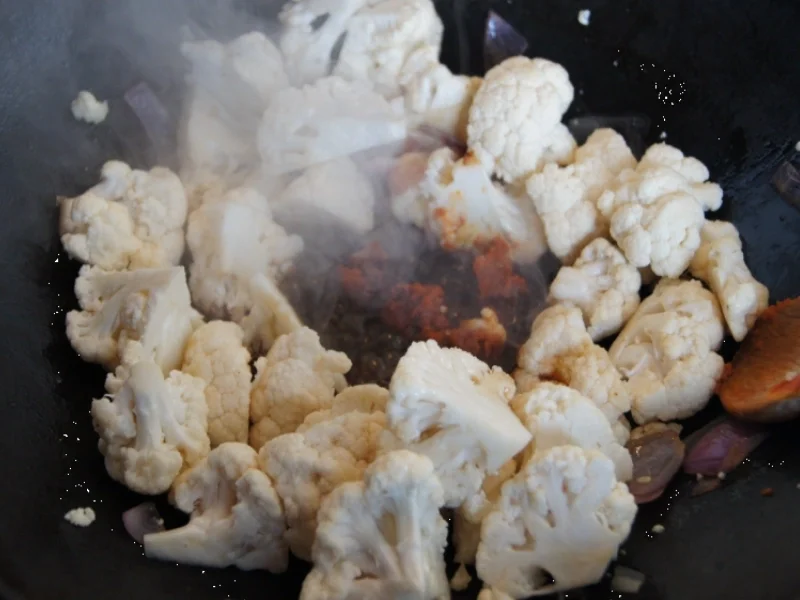 Rezept: Rotes Blumenkohl-Curry im Wok Bild Nr. 2175 Rotes Blumenkohl-Curry im Wok - Rezept - Bild Nr. 2175