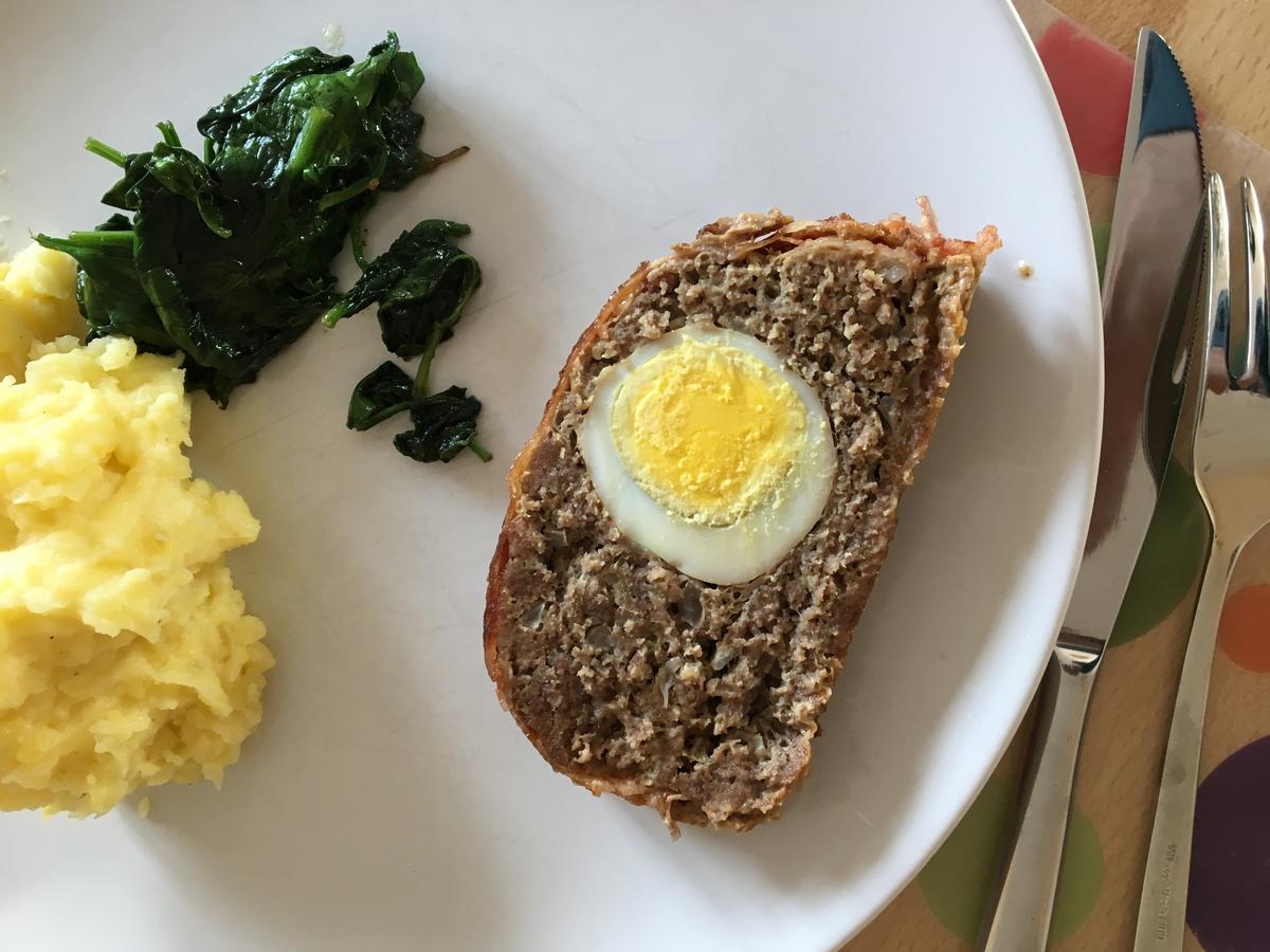 Hackbraten mit Bacon Kartoffelpüree und frischem Blatspinat Rezept kochbar.de