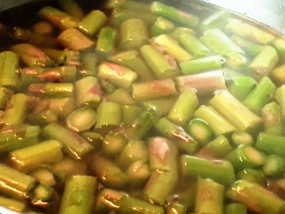 Rezept: Grüne Spargelcremesuppe - "Schaumsüppchen" Bild Nr. 2189 Grüne Spargelcremesuppe - "Schaumsüppchen" - Rezept - Bild Nr. 2189