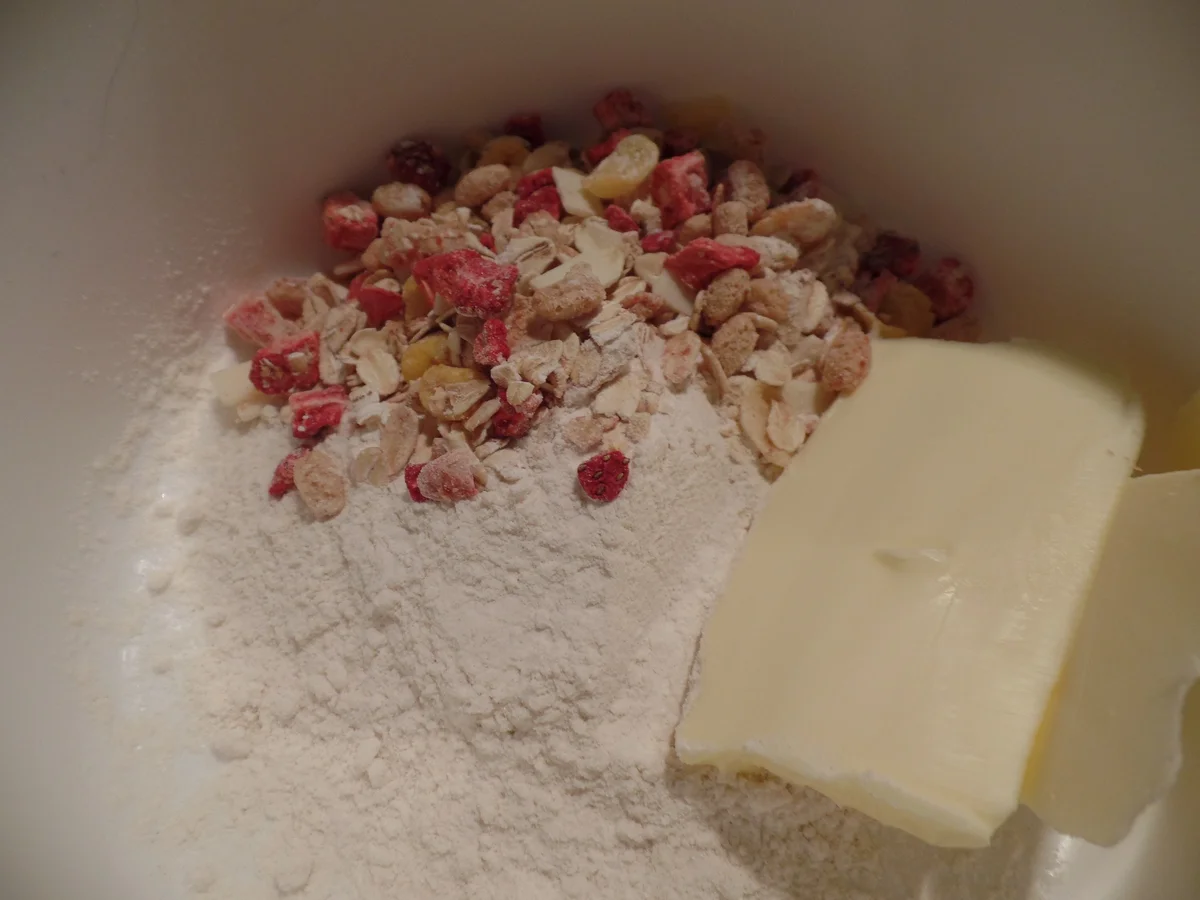 Rezept: Erdbeermuffins mit Müslistreuseln Bild Nr. 2191 Erdbeermuffins mit Müslistreuseln - Rezept - Bild Nr. 2191