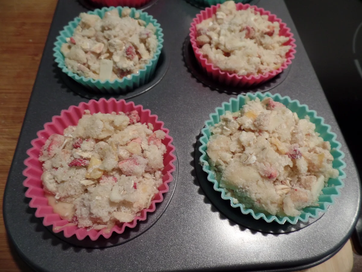 Rezept: Erdbeermuffins mit Müslistreuseln Bild Nr. 2197 Erdbeermuffins mit Müslistreuseln - Rezept - Bild Nr. 2197