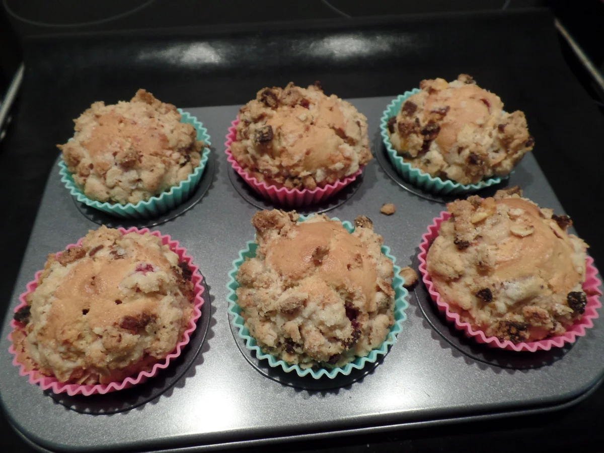 Rezept: Erdbeermuffins mit Müslistreuseln Bild Nr. 2199 Erdbeermuffins mit Müslistreuseln - Rezept - Bild Nr. 2199
