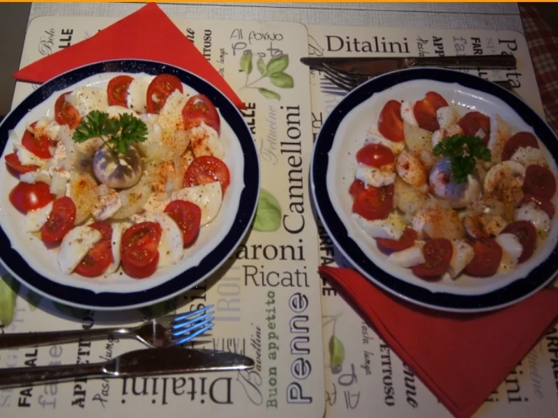 Rezept: Tomaten – Mozarella – Zwiebel - Champignonteller Bild Nr. 4 Tomaten – Mozarella – Zwiebel - Champignonteller - Rezept - Bild Nr. 4