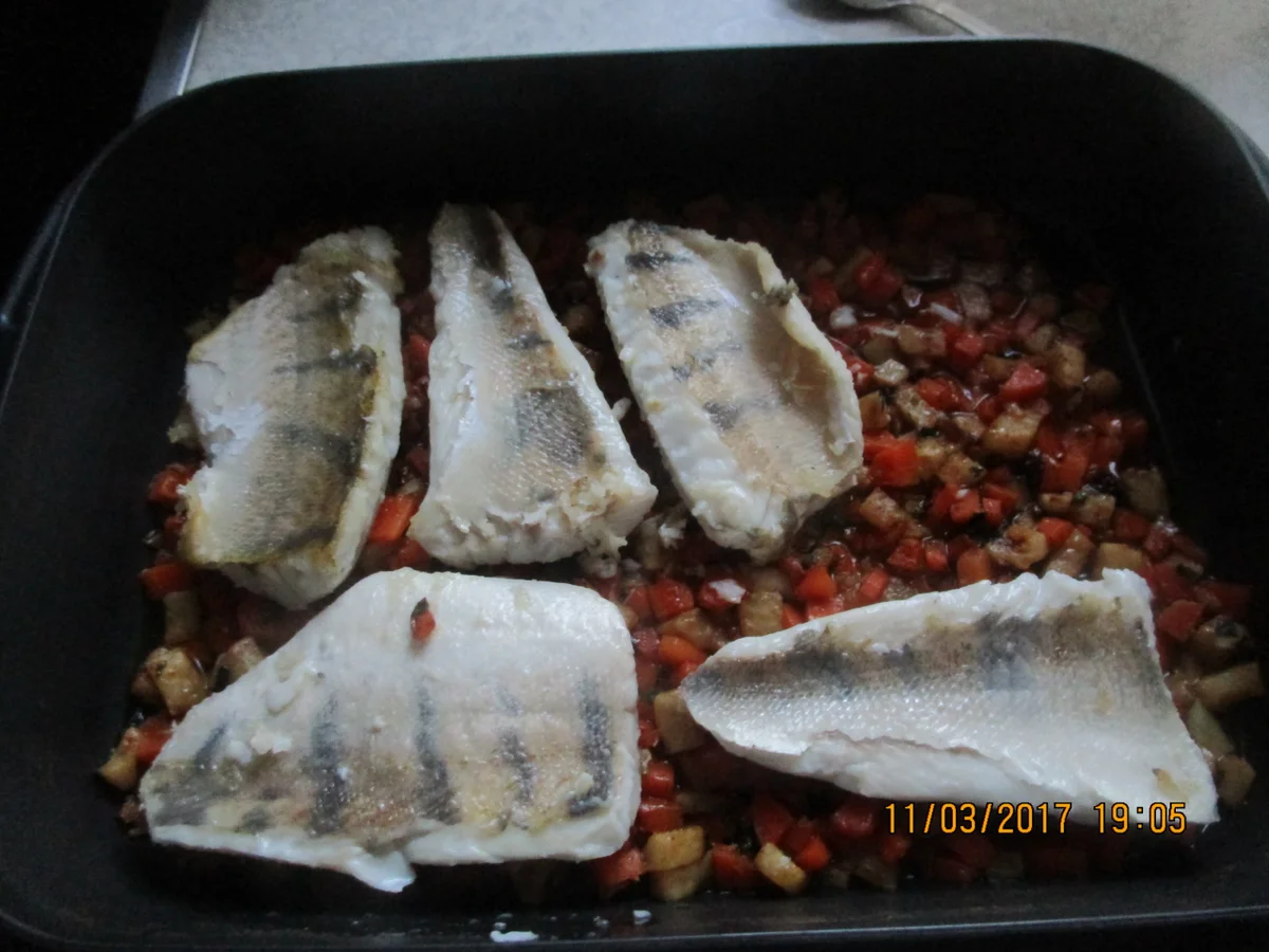 Zanderfilet auf Gemüsebett mit Kartoffel-Käse-Kruste - Rezept - Bild Nr. 2214