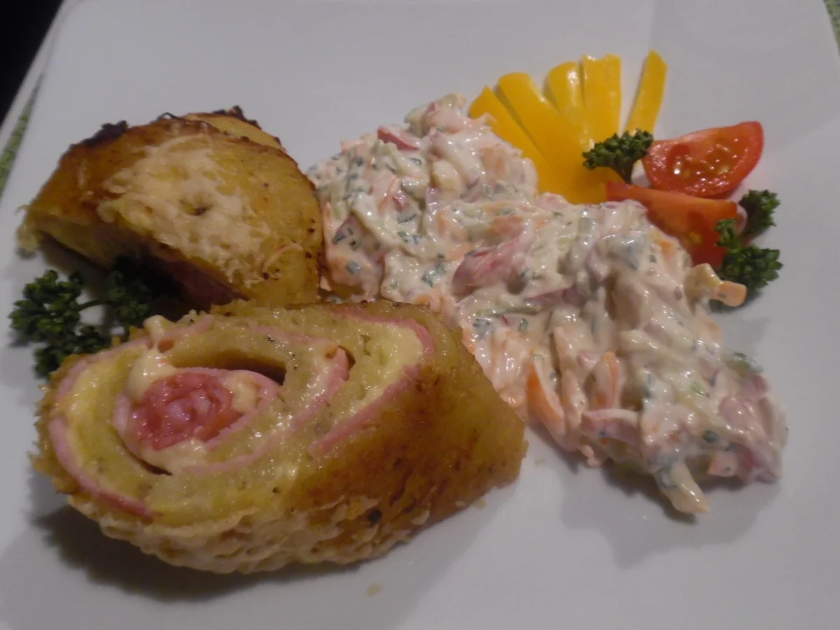 Rezept: Rösti-Roulade mit Rohkost-Joghurt-Salat Bild Nr. 2201 Rösti-Roulade mit Rohkost-Joghurt-Salat - Rezept - Bild Nr. 2201