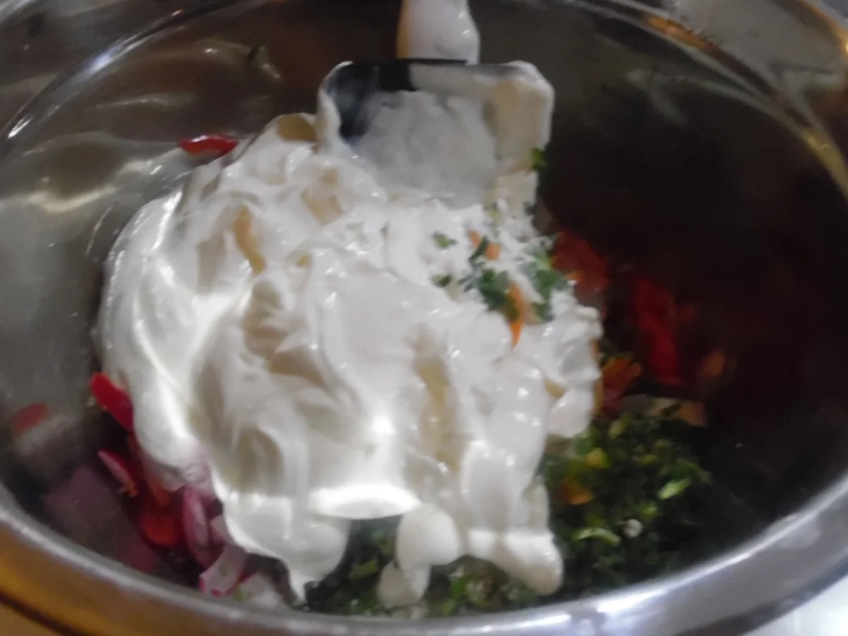 Rezept: Rösti-Roulade mit Rohkost-Joghurt-Salat Bild Nr. 2203 Rösti-Roulade mit Rohkost-Joghurt-Salat - Rezept - Bild Nr. 2203