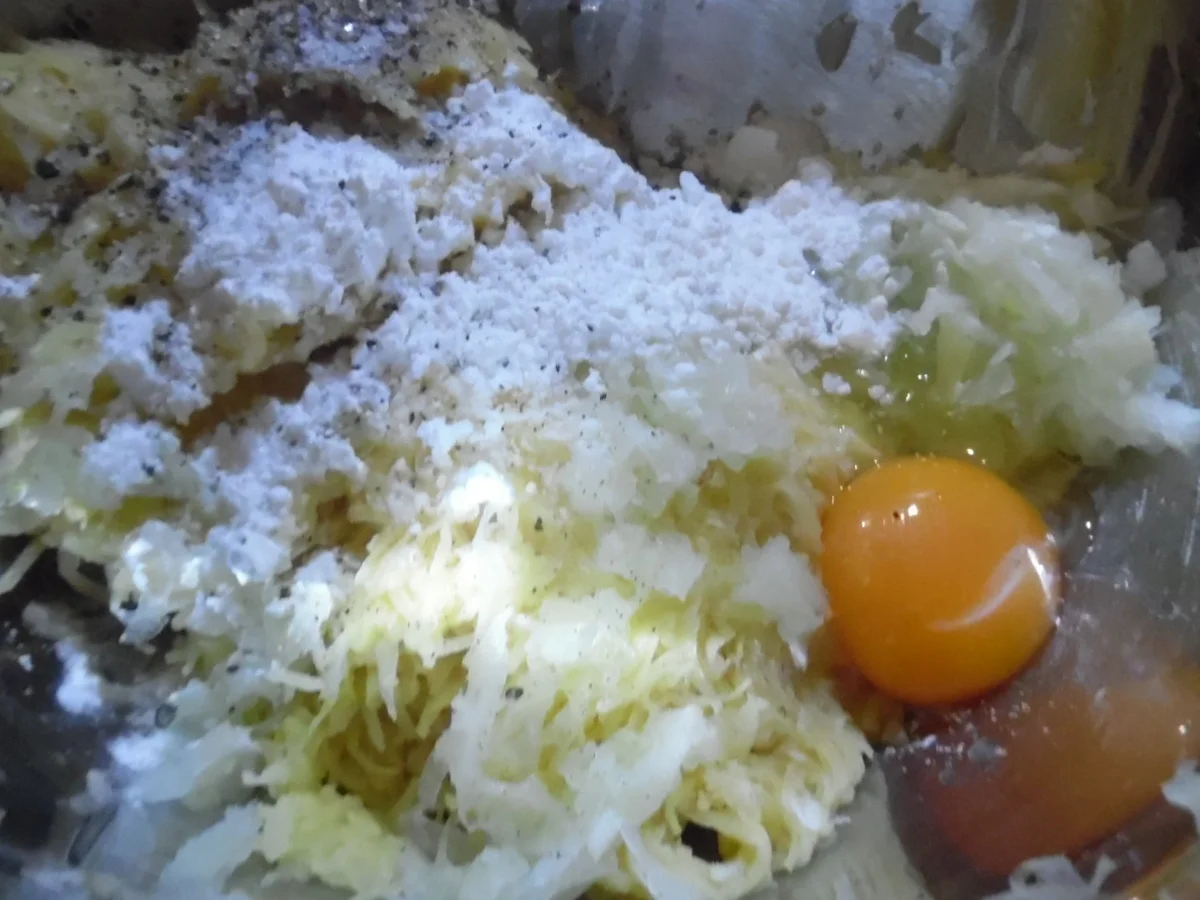 Rezept: Rösti-Roulade mit Rohkost-Joghurt-Salat Bild Nr. 2213 Rösti-Roulade mit Rohkost-Joghurt-Salat - Rezept - Bild Nr. 2213