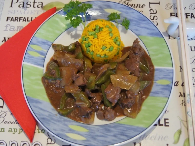 Hähnchenleber mit Paprika, Zwiebel und gelben Basmatireis mit Erbsen - Rezept - Bild Nr. 2202