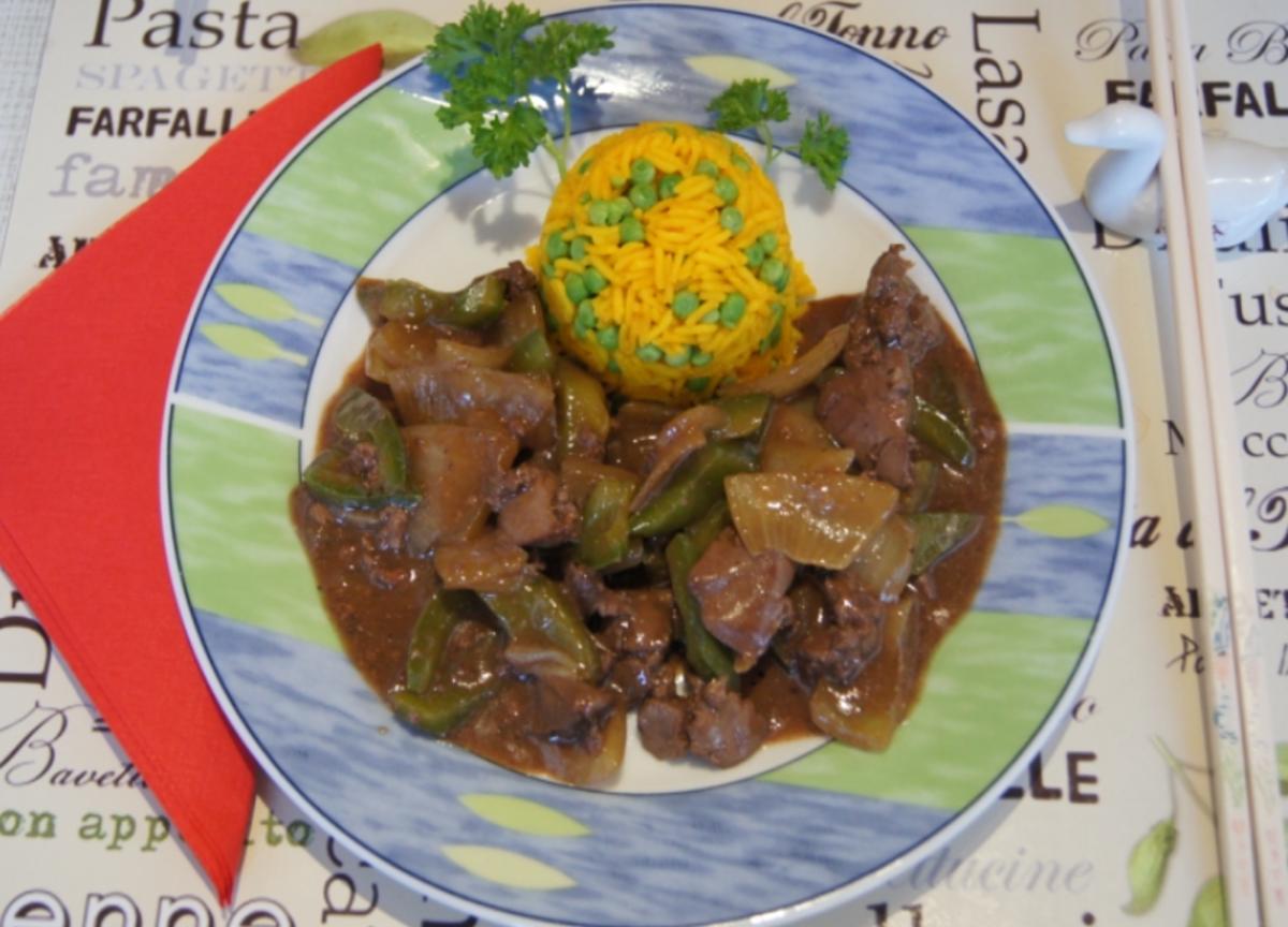 Hähnchenleber mit Paprika, Zwiebel und gelben Basmatireis mit Erbsen ...