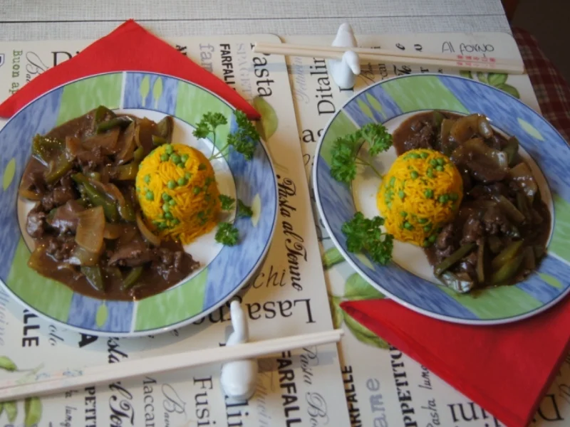 Hähnchenleber mit Paprika, Zwiebel und gelben Basmatireis mit Erbsen - Rezept - Bild Nr. 2214