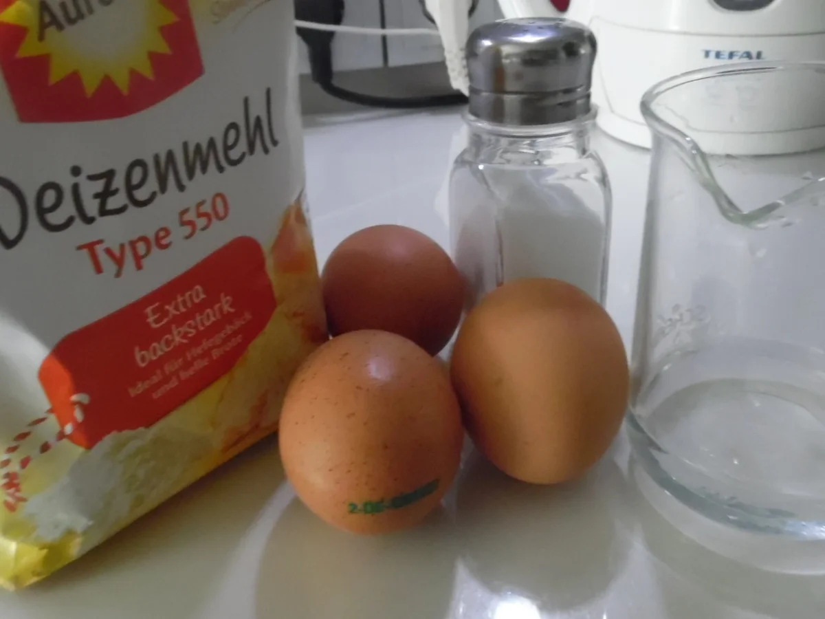 Gorgonzola-"Knöpfli" mit karamellisierten Birnenspalten und Speck-Croutons - Rezept - Bild Nr. 2203