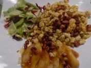 Gorgonzola-"Knöpfli" mit karamellisierten Birnenspalten und Speck-Croutons - Rezept - Bild Nr. 2201