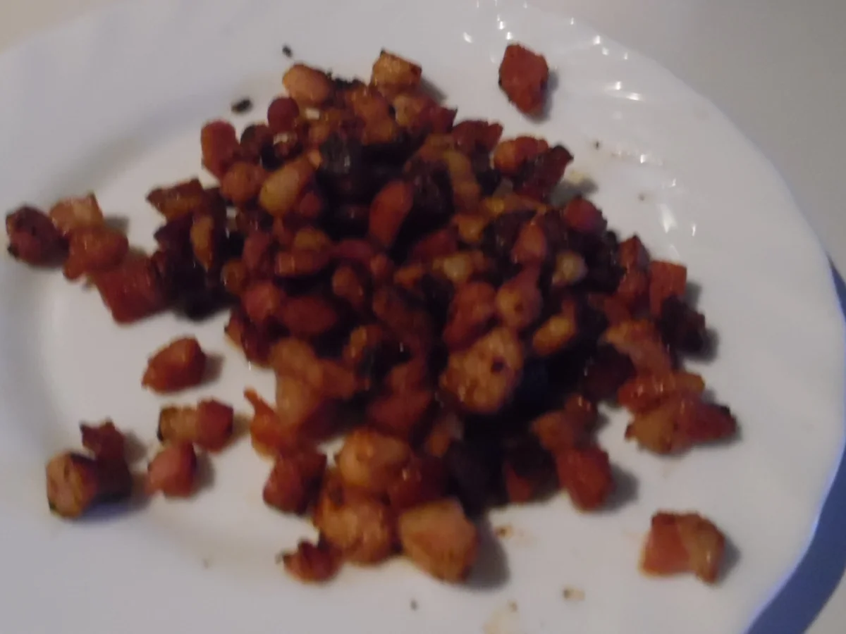 Gorgonzola-"Knöpfli" mit karamellisierten Birnenspalten und Speck-Croutons - Rezept - Bild Nr. 2205