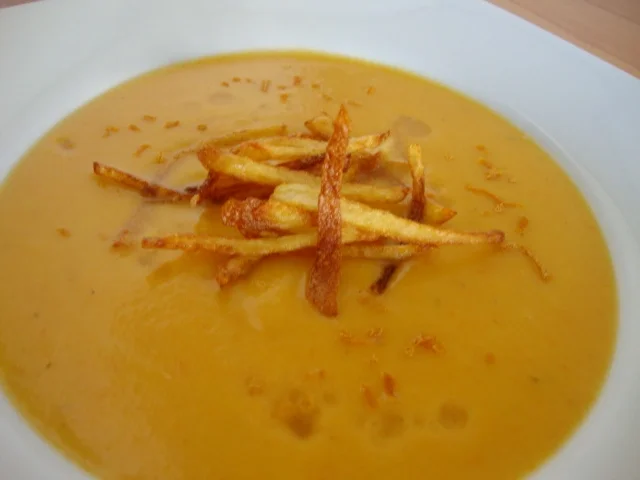 Mein Möhren/Apfelsüppcchen, mit Pro Secco und Kartoffelstroh gepimt - Rezept - Bild Nr. 2202