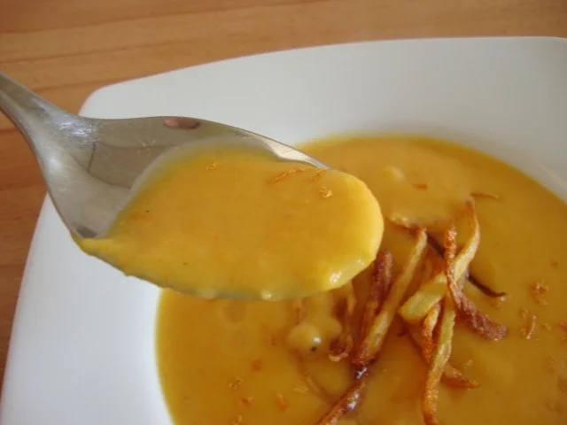 Mein Möhren/Apfelsüppcchen, mit Pro Secco und Kartoffelstroh gepimt - Rezept - Bild Nr. 2203