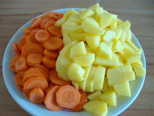 Mein Möhren/Apfelsüppcchen, mit Pro Secco und Kartoffelstroh gepimt - Rezept - Bild Nr. 2206