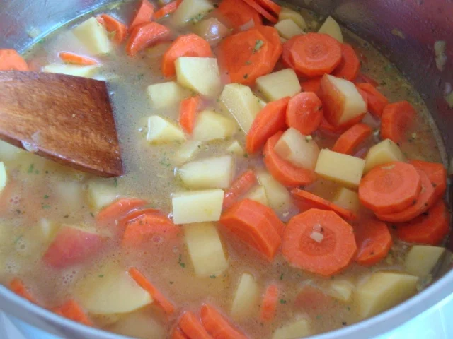 Mein Möhren/Apfelsüppcchen, mit Pro Secco und Kartoffelstroh gepimt - Rezept - Bild Nr. 2208