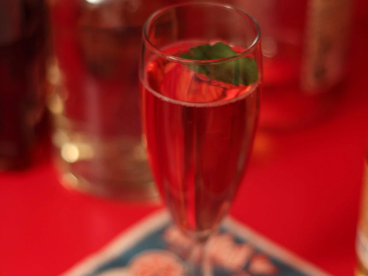 Apfelschaumwein mit Hibiskustee - Rezept - Bild Nr. 2