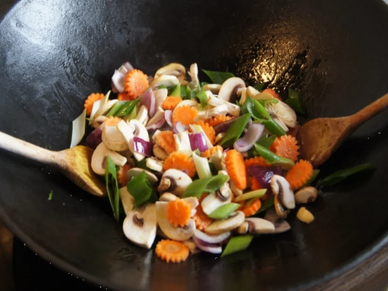 Kabeljaufilet auf Gemüsebett im Wok mit Erbsenpüree - Rezept - Bild Nr. 2233