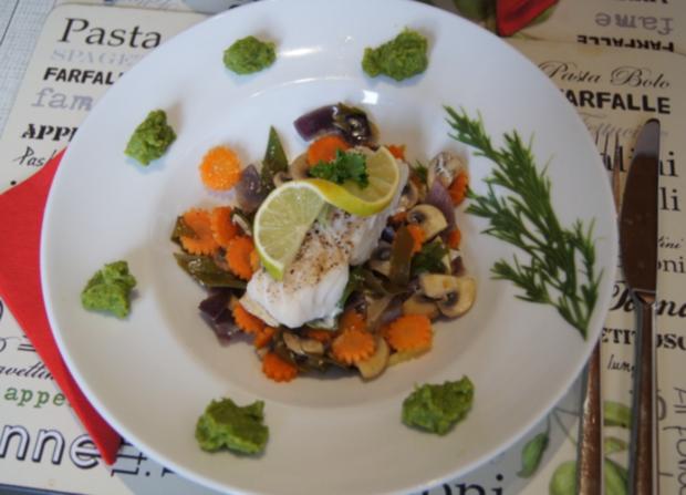 Kabeljaufilet auf Gemüsebett im Wok mit Erbsenpüree - Rezept - kochbar.de