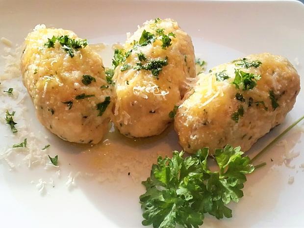 Kasnocken - Käse-Semmelknödel