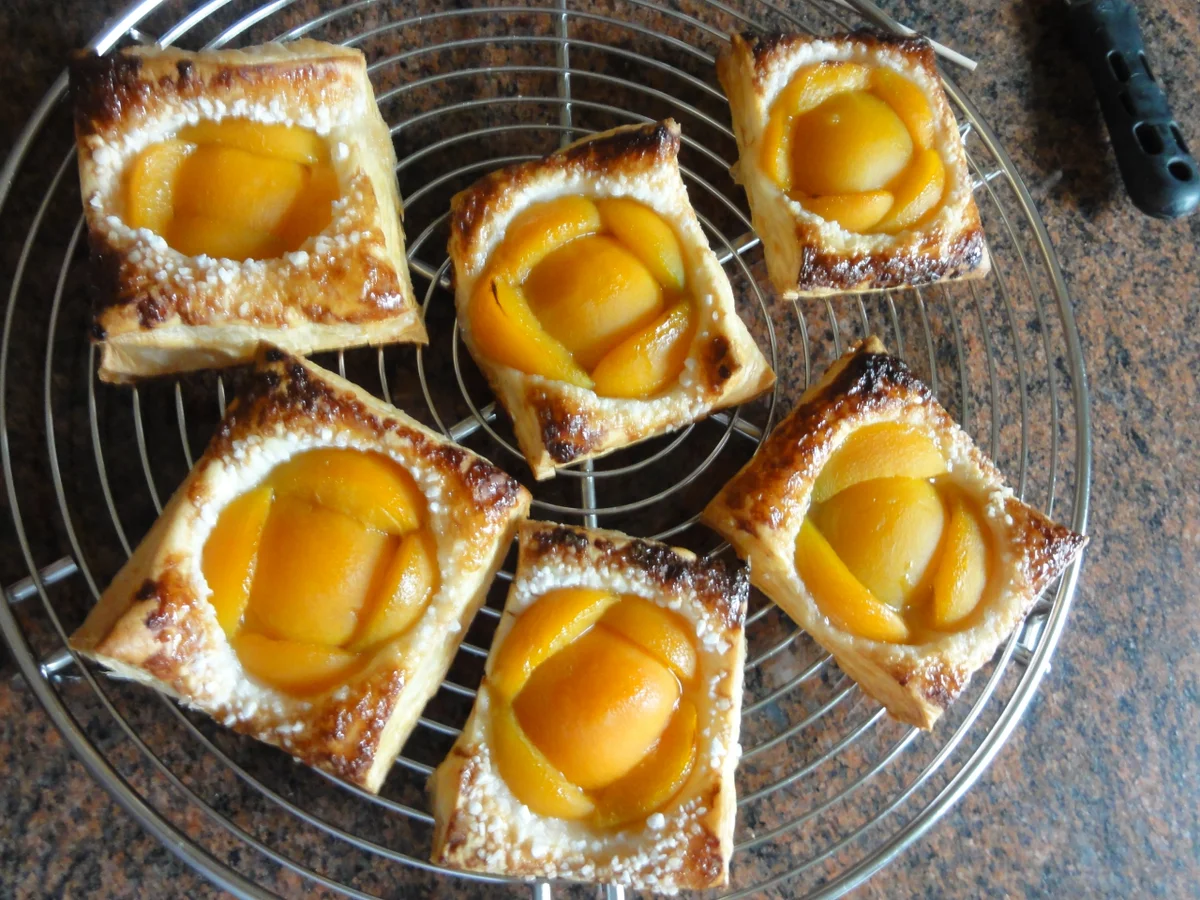 Rezept: Blätterteig: APRIKOSEN ~ ROSEN Bild Nr. 2215 Blätterteig: APRIKOSEN ~ ROSEN - Rezept - Bild Nr. 2215