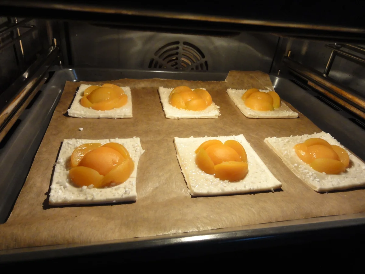 Rezept: Blätterteig: APRIKOSEN ~ ROSEN Bild Nr. 2214 Blätterteig: APRIKOSEN ~ ROSEN - Rezept - Bild Nr. 2214