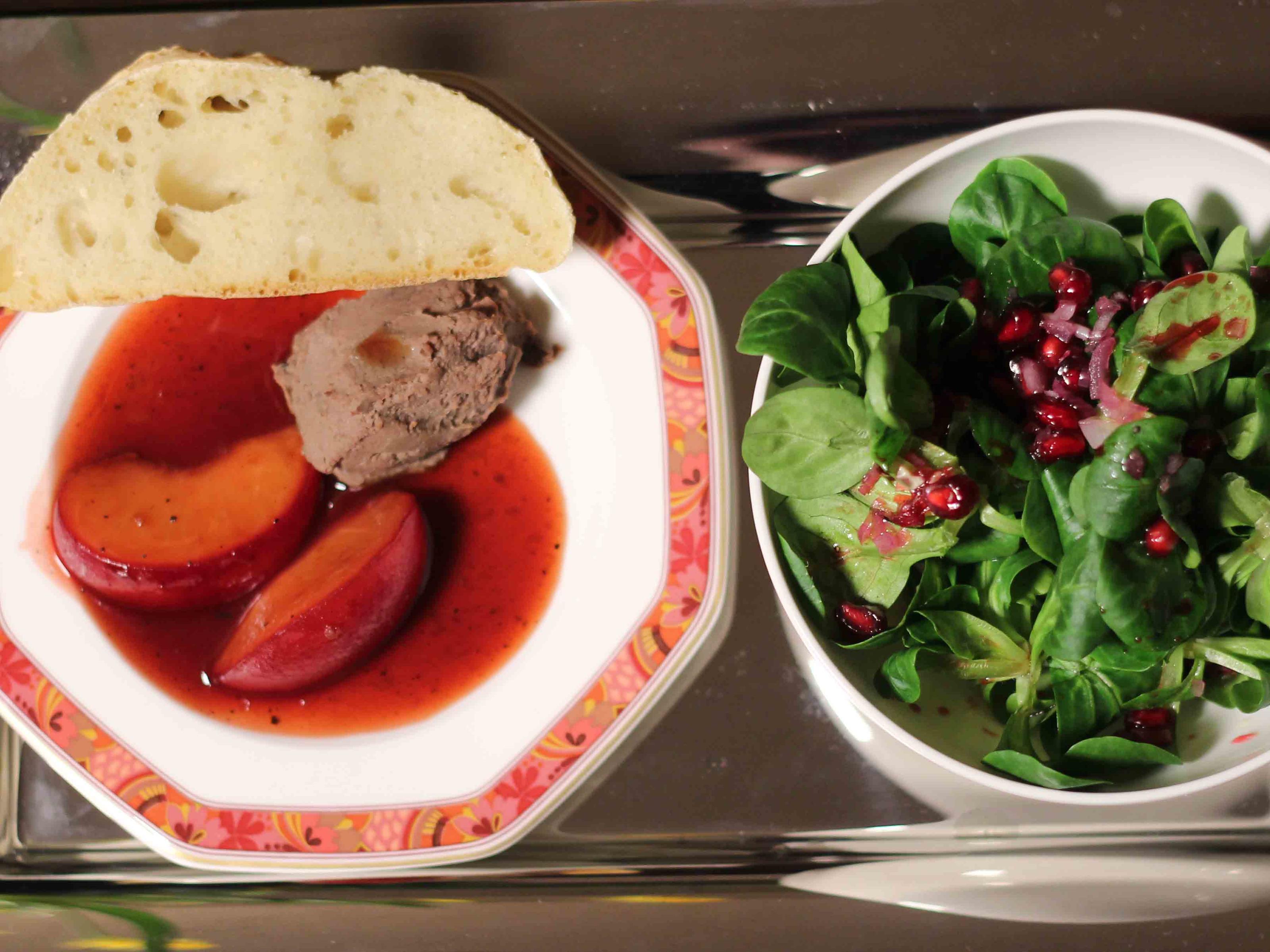 Bilder für Geflügelleber-Parfait mit in Portwein geschmorten Pflaumen - Rezept