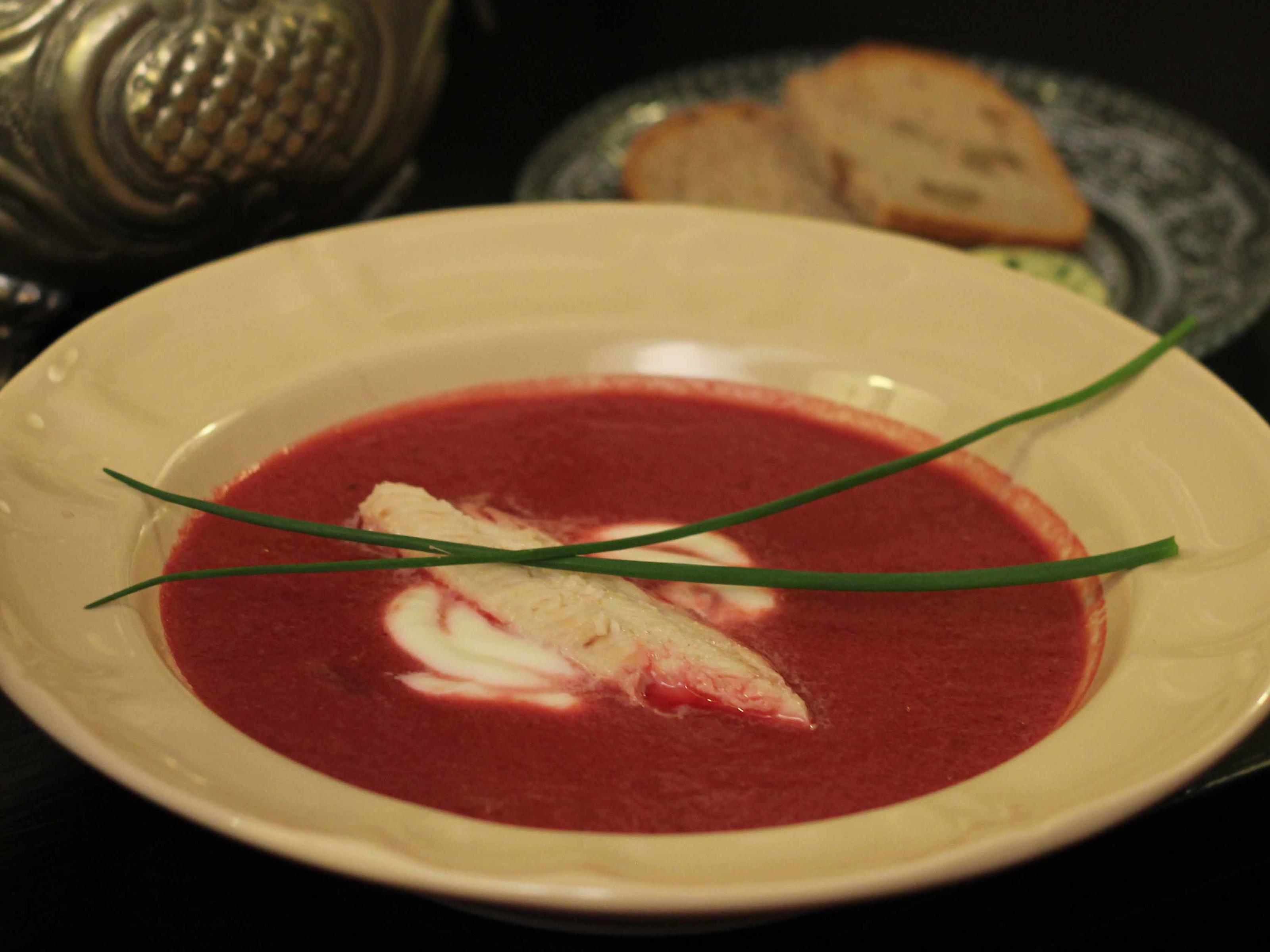 Rote Bete Süppchen mit geräuchertem Forellenfilet und Walnussbrot -
Rezept Durch Das perfekte Dinner