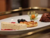 Walnussparfait auf Himbeerspiegel – Tarte aux Pommes – Mousse au Chocolat - Rezept - Bild Nr. 2