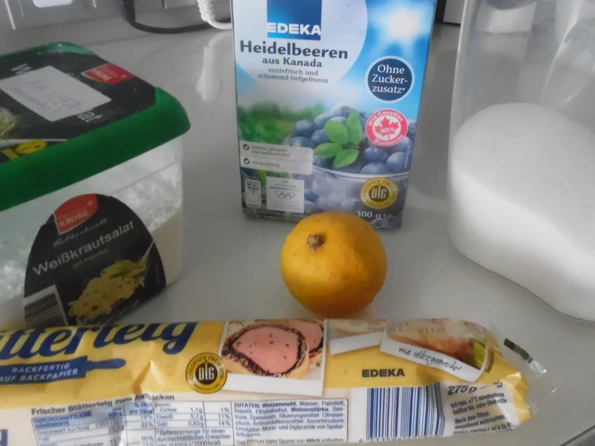 Rezept: Blaubeer-Strudel mit "Zopf-Optik" Bild Nr. 2223 Blaubeer-Strudel mit "Zopf-Optik" - Rezept - Bild Nr. 2223