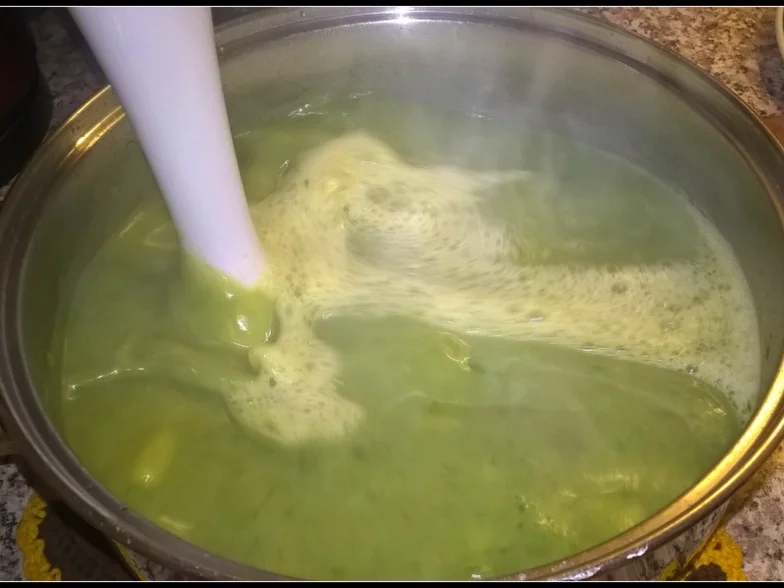 Bärlauch Suppe mit Garnelen und Parmesan - Rezept - Bild Nr. 2226