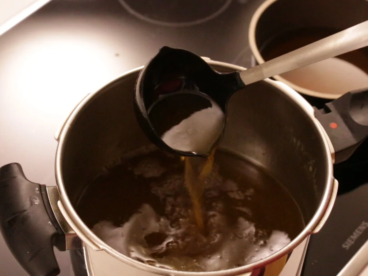 Rezept: Knochenbrühe: Beauty-Elixier für schöne Haut Bild Nr. 2223 Knochenbrühe: Beauty-Elixier für schöne Haut - Rezept - Bild Nr. 2223