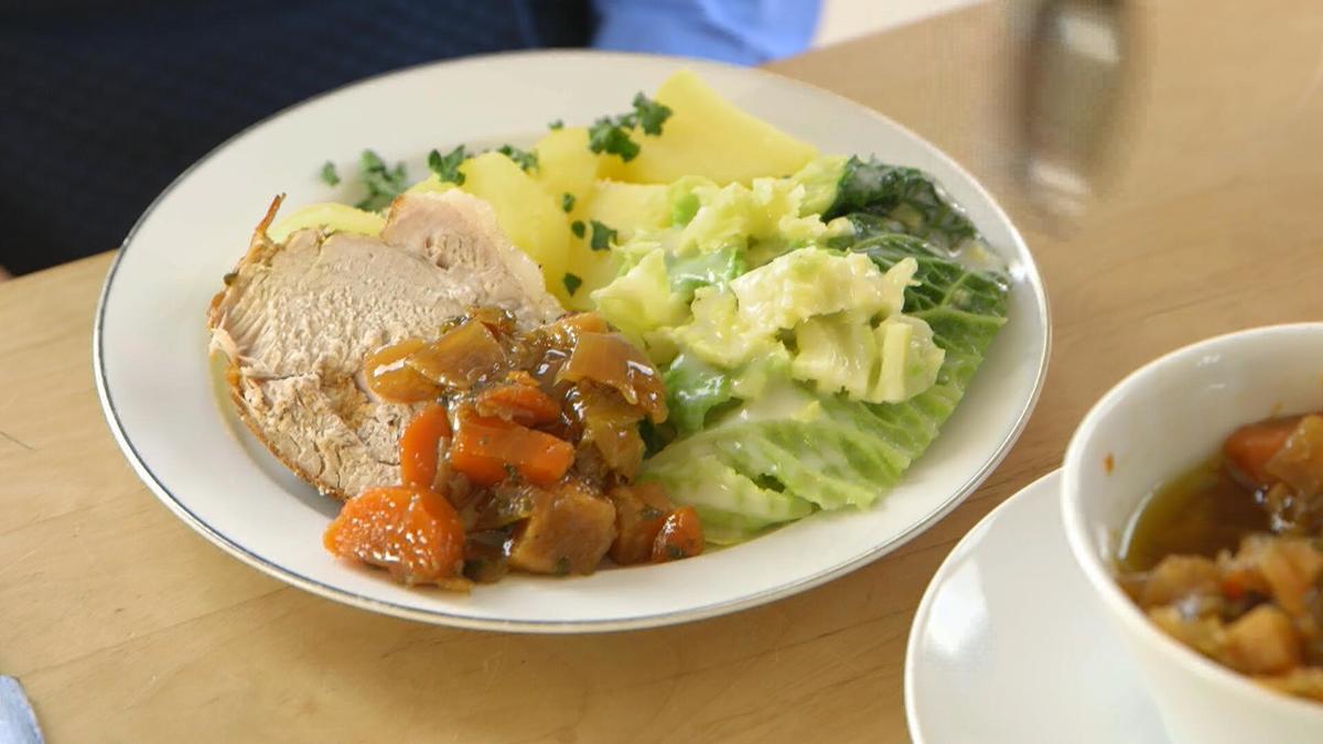 Sonntagsbraten mit Salzkartoffeln und Wirsing - Rezept - Bild Nr. 2236